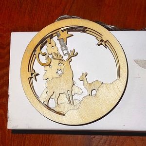 Holiday Garland lights up